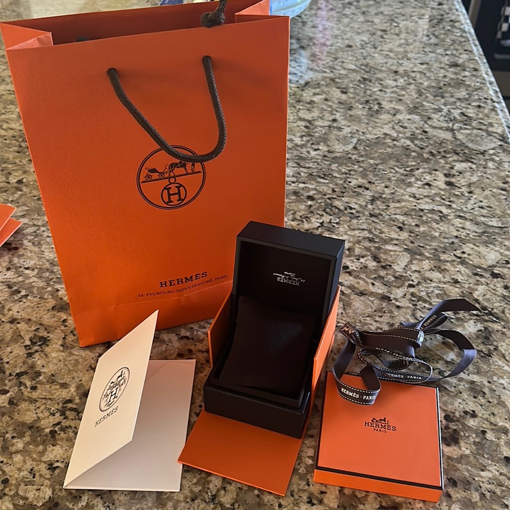 Hermes bracelet storage box with many things